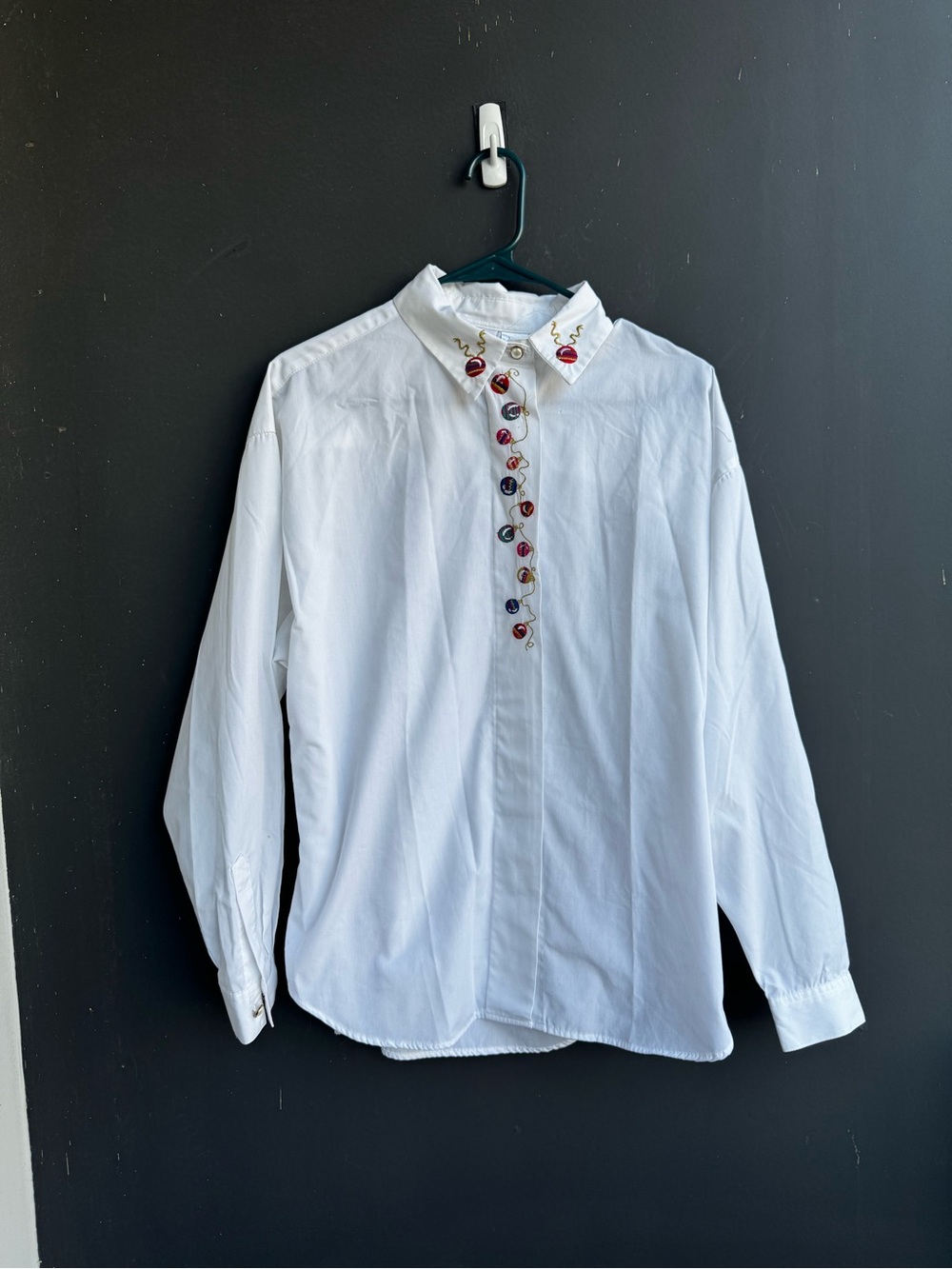 Vintage white long-sleeve Christmas button-up shirt